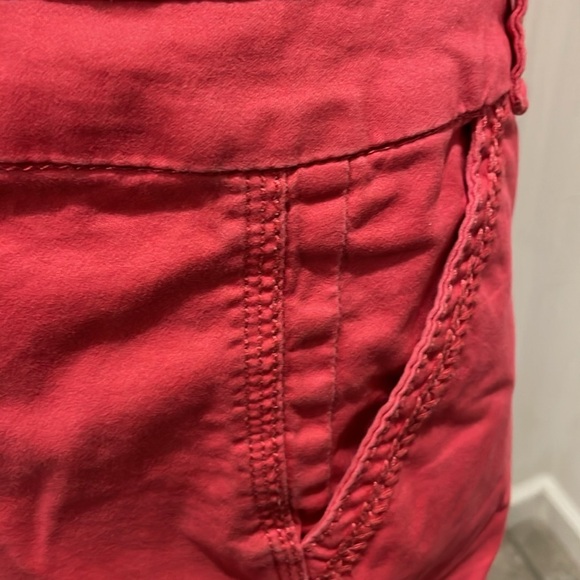 BKE Mollie Shorts in a coral pink. Great side pocket trim! 8” rise. 4” inseam. - Picture 5 of 6